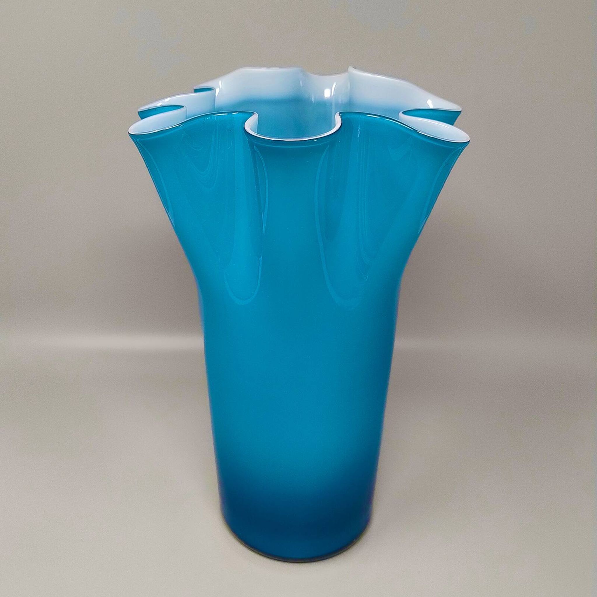 1960s Astonishing "Fazzoletto" Vase By Ca' Dei Vetrai in Murano Glass. Made