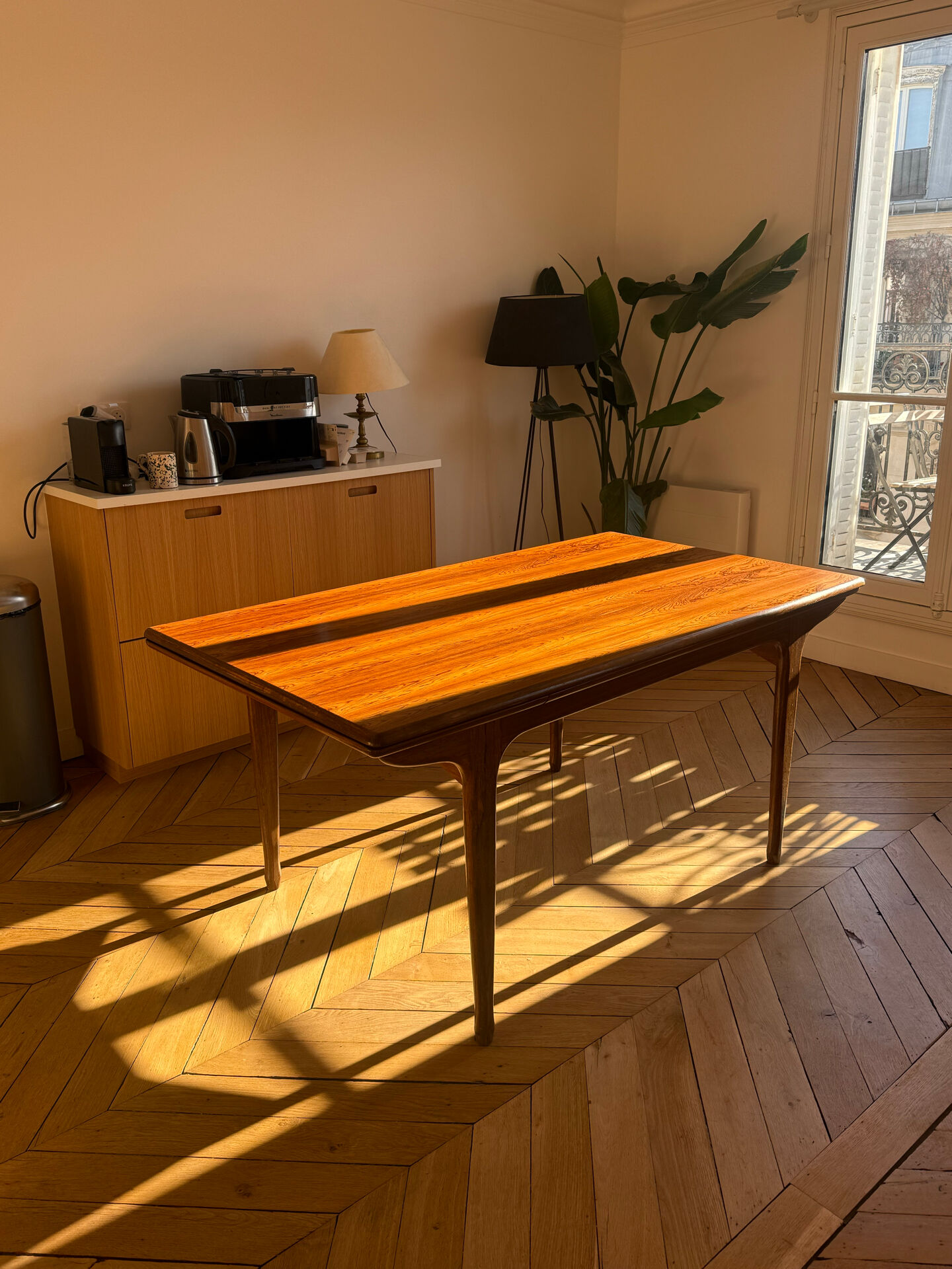 Danish vintage dining table – Scandinavian design – Extendable 240 cm