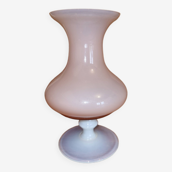 Vase en opaline rose