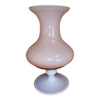 Vase en opaline rose