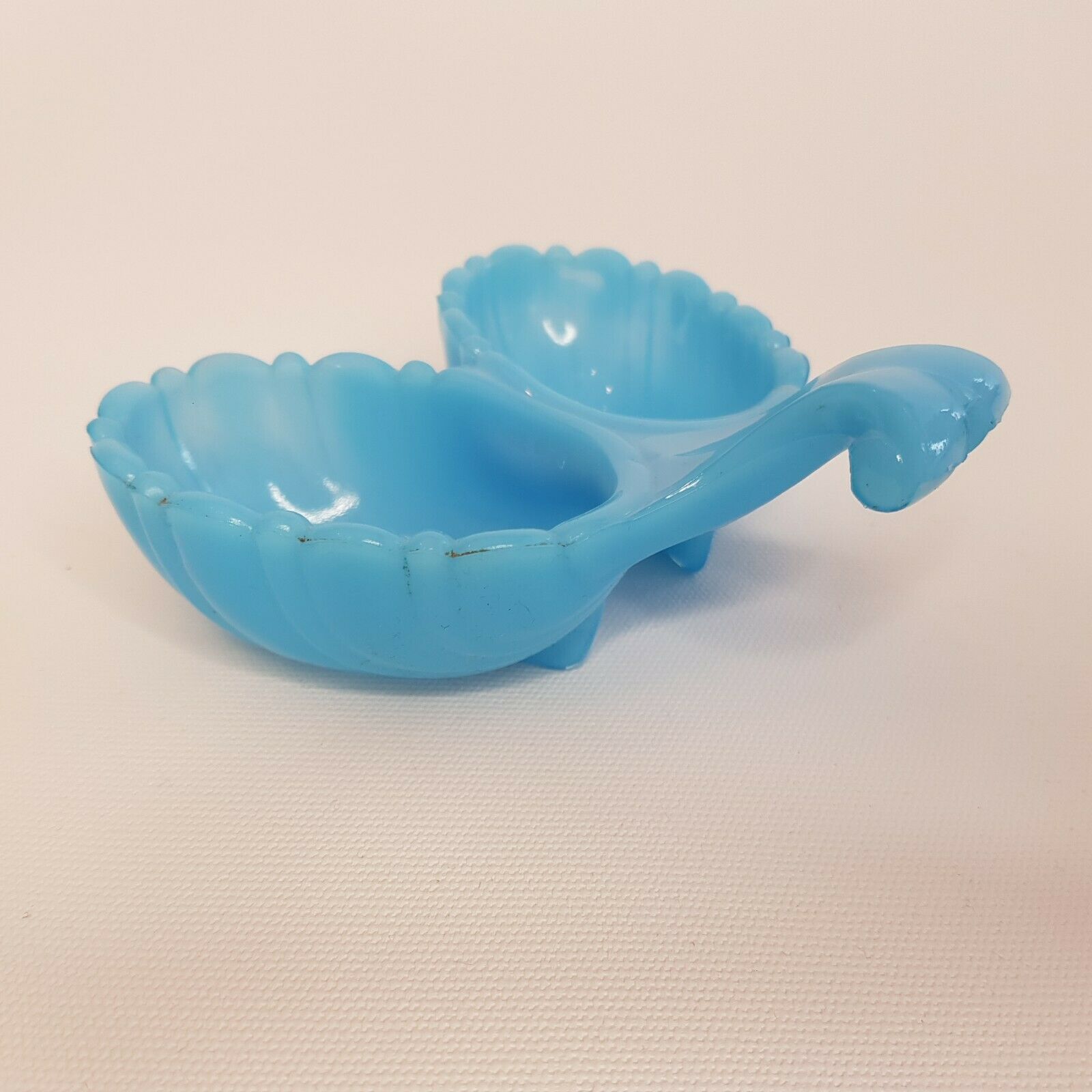 Saleron / blue opaline servant