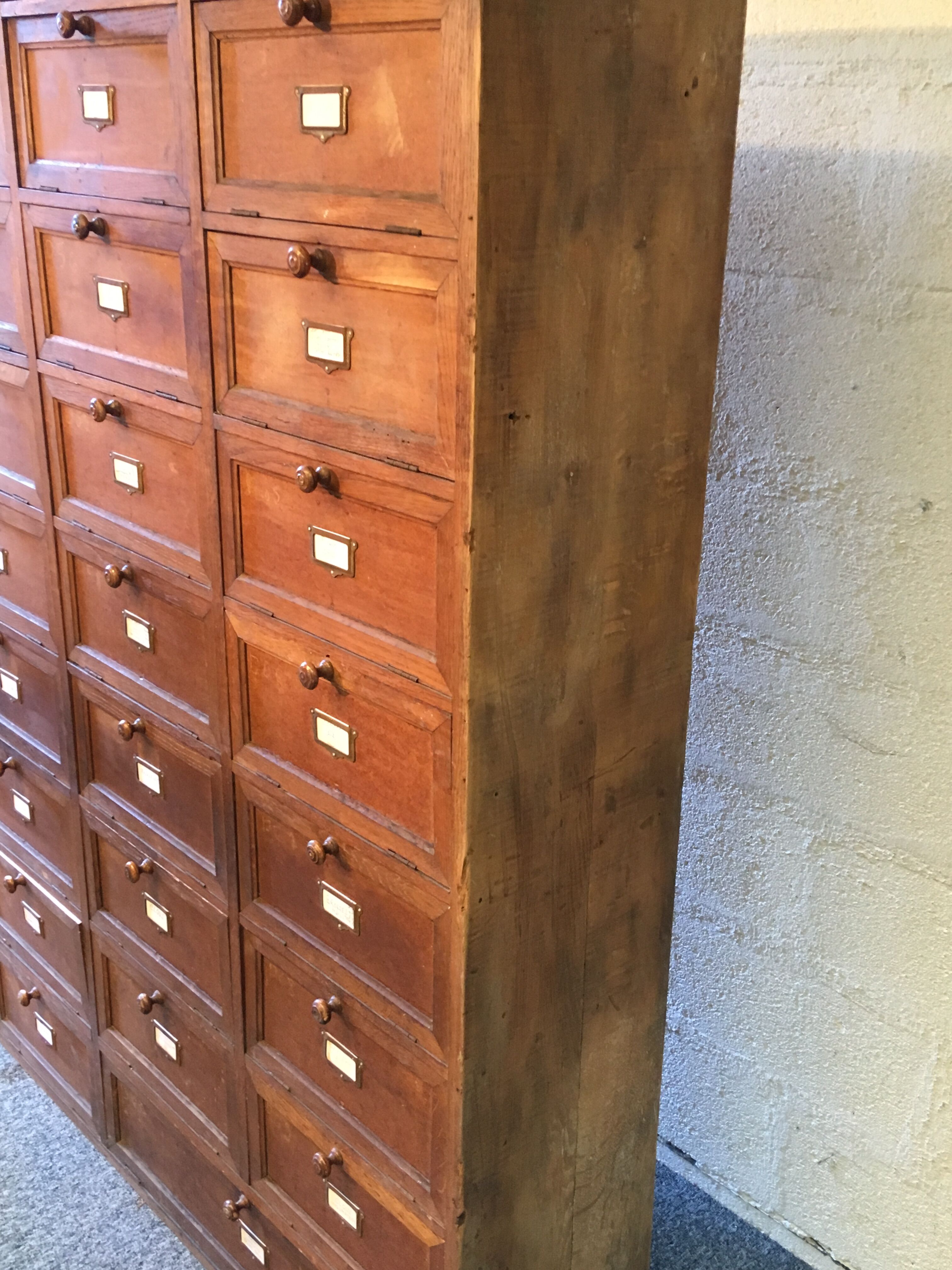 Meuble de métier ancien en bois à clapets