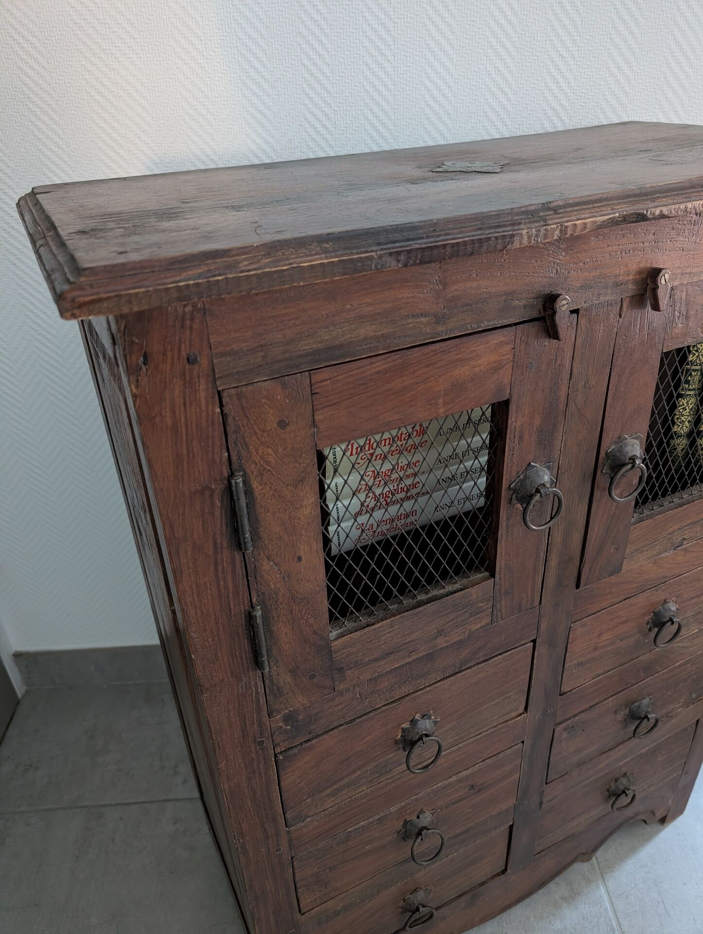 Colonial style solid wood accent furniture