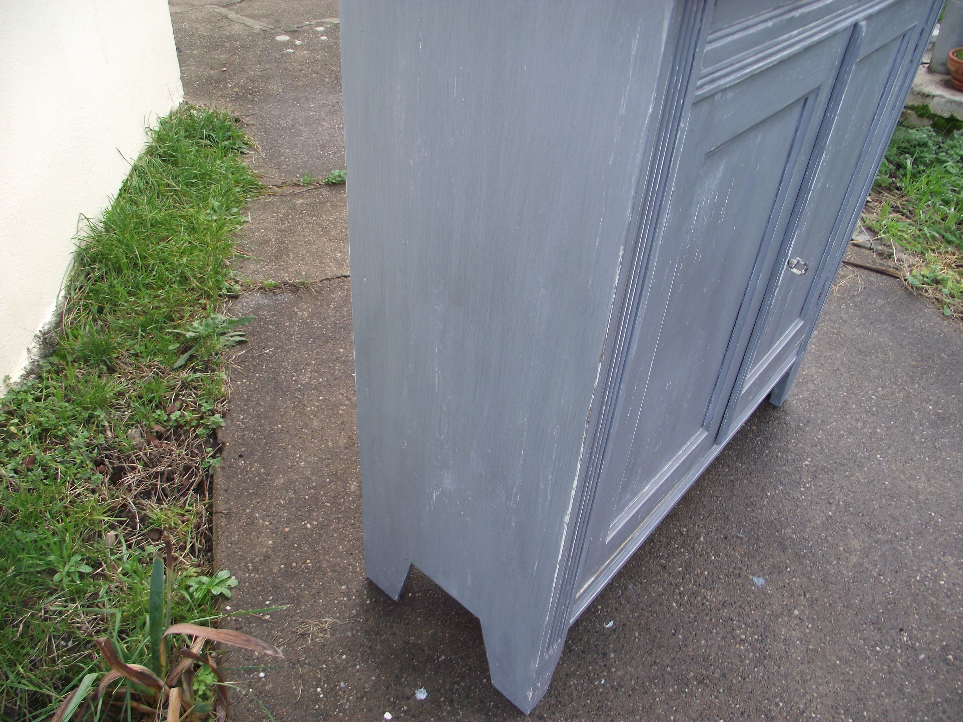 Skated Parisian buffet