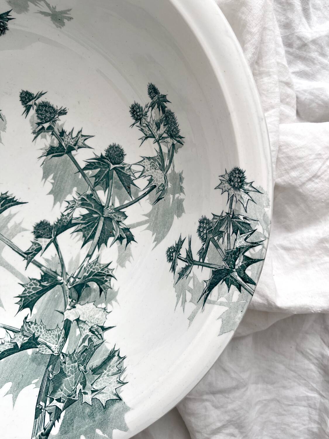 Antique ironstone washbasin "Thistle" Creil and Montereau