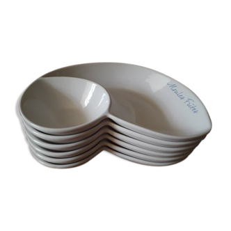 Mussels/fries plate in the shape of a mould with two compartments