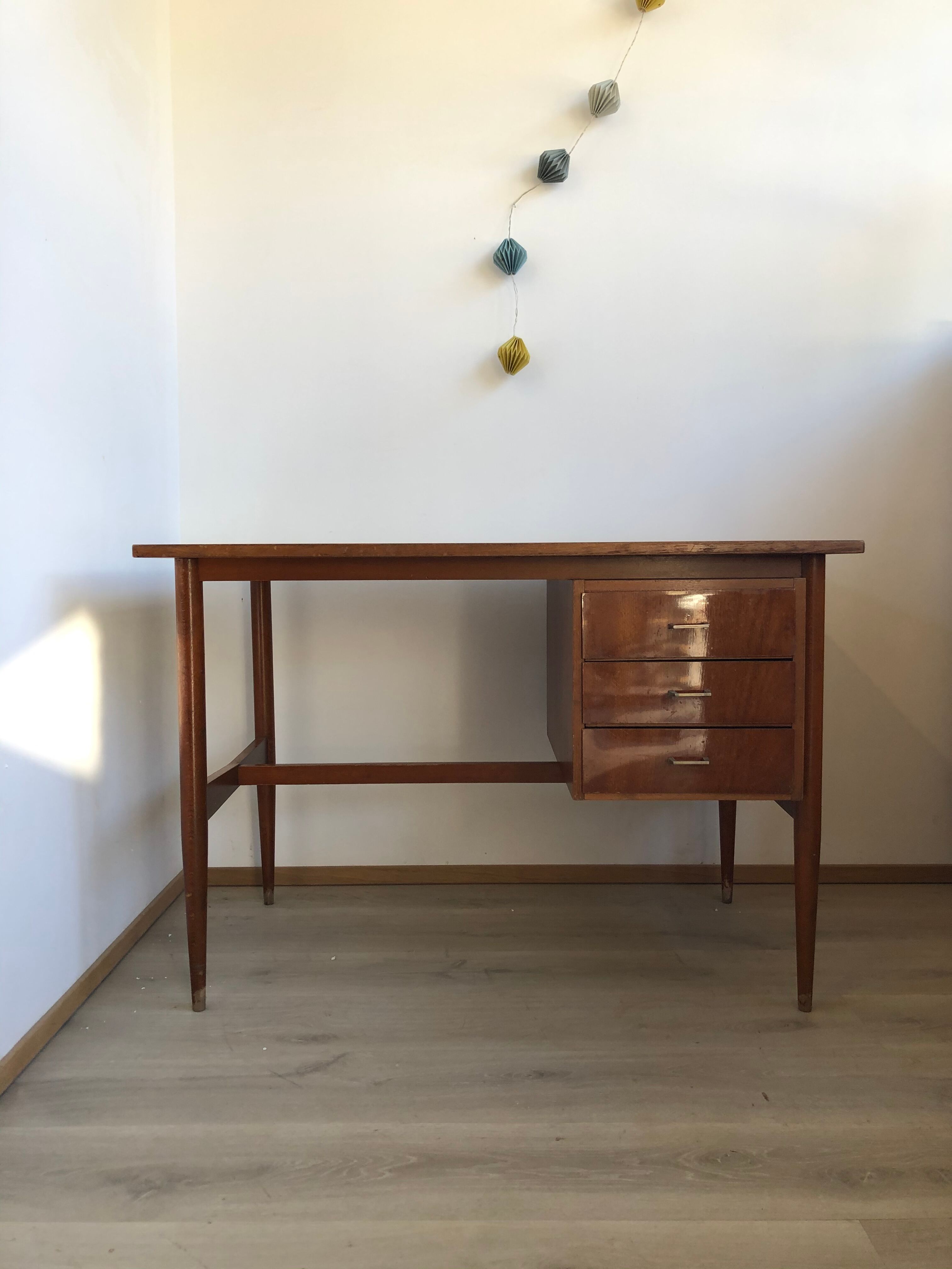 Desk with pencil feet from 1963