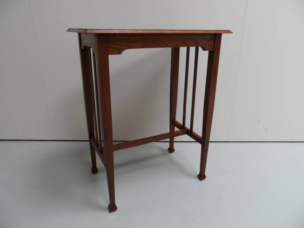 Table d'appoint en chêne ancien