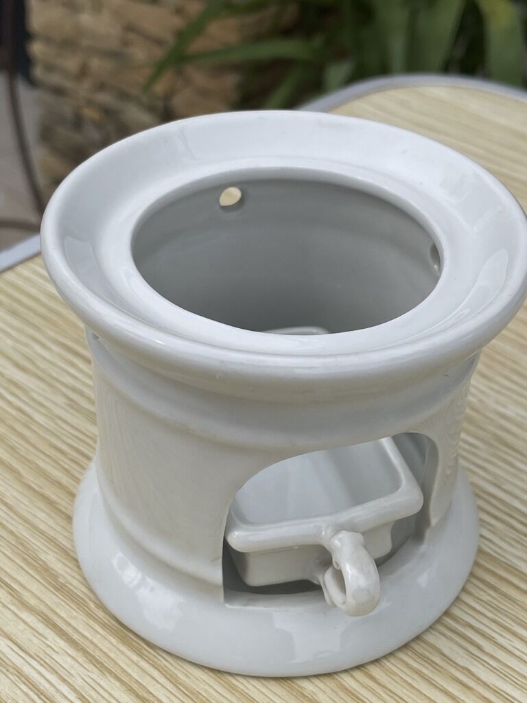 Théière en porcelaine blanche