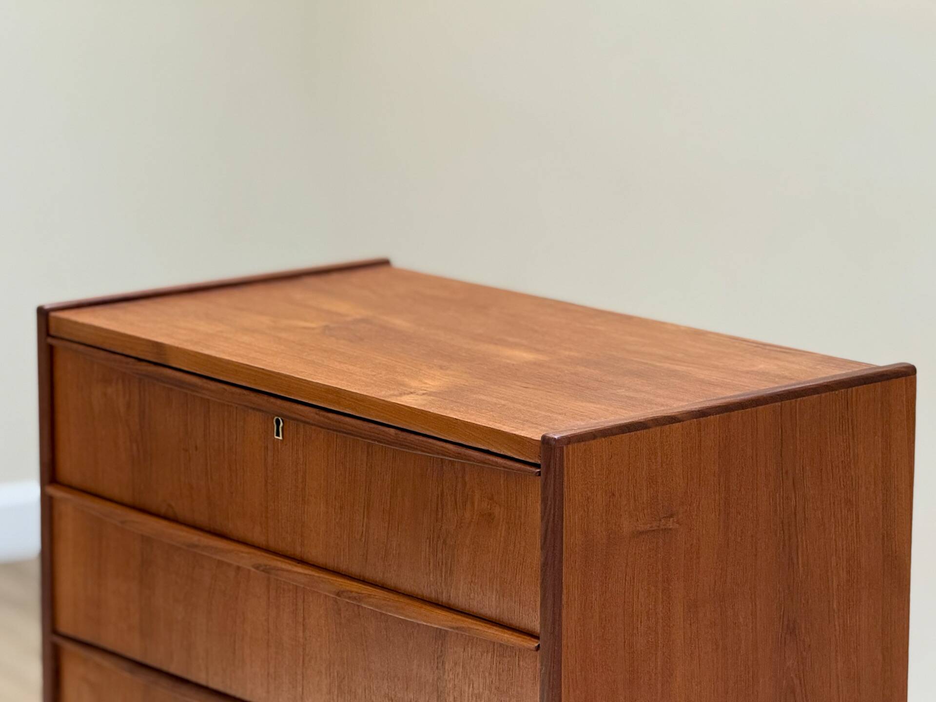 Commode (fabriquée au Danemark 1950)