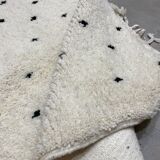 White carpet with black dots 115x195cm