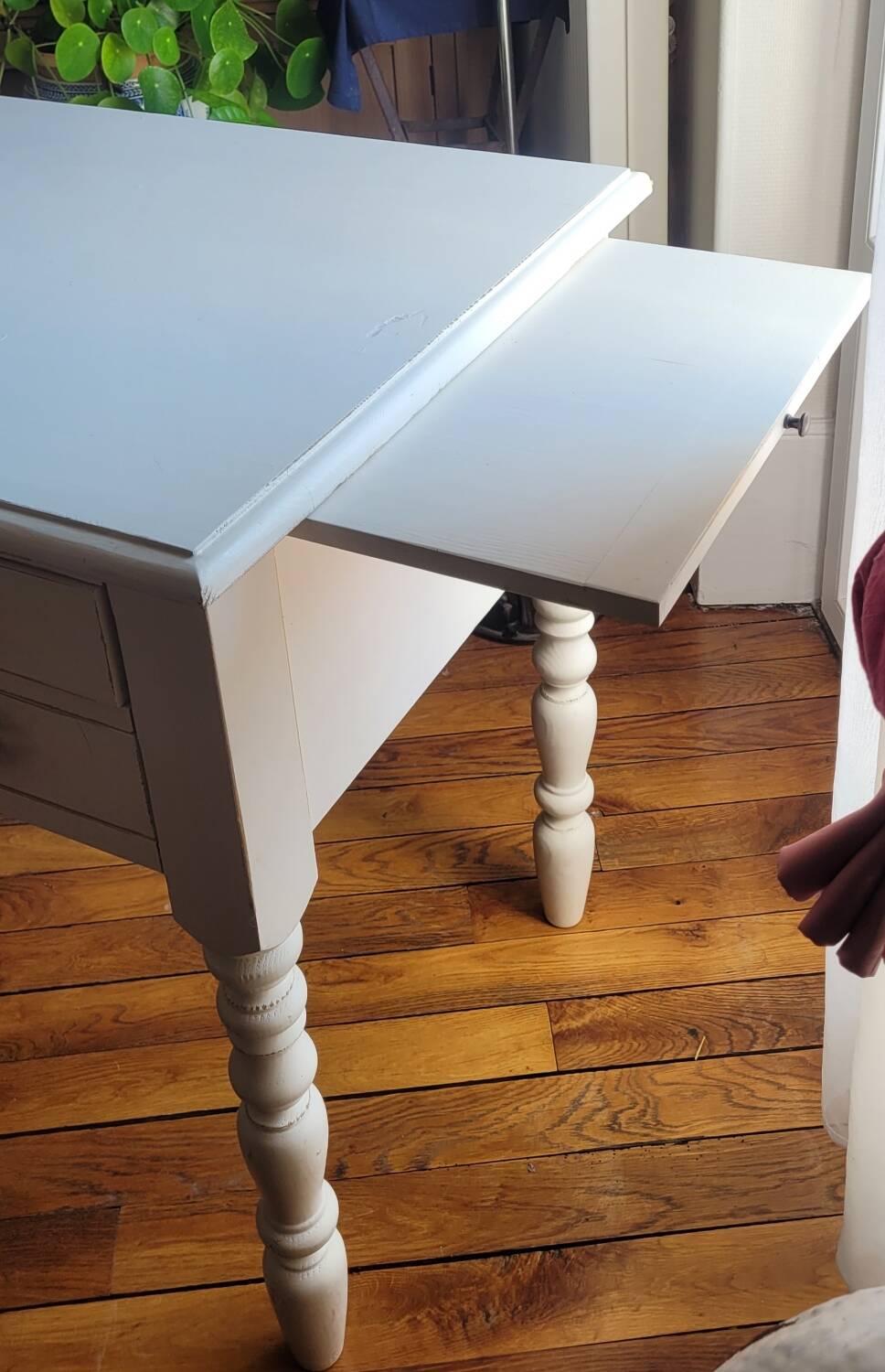 Wooden desk in Provençal style