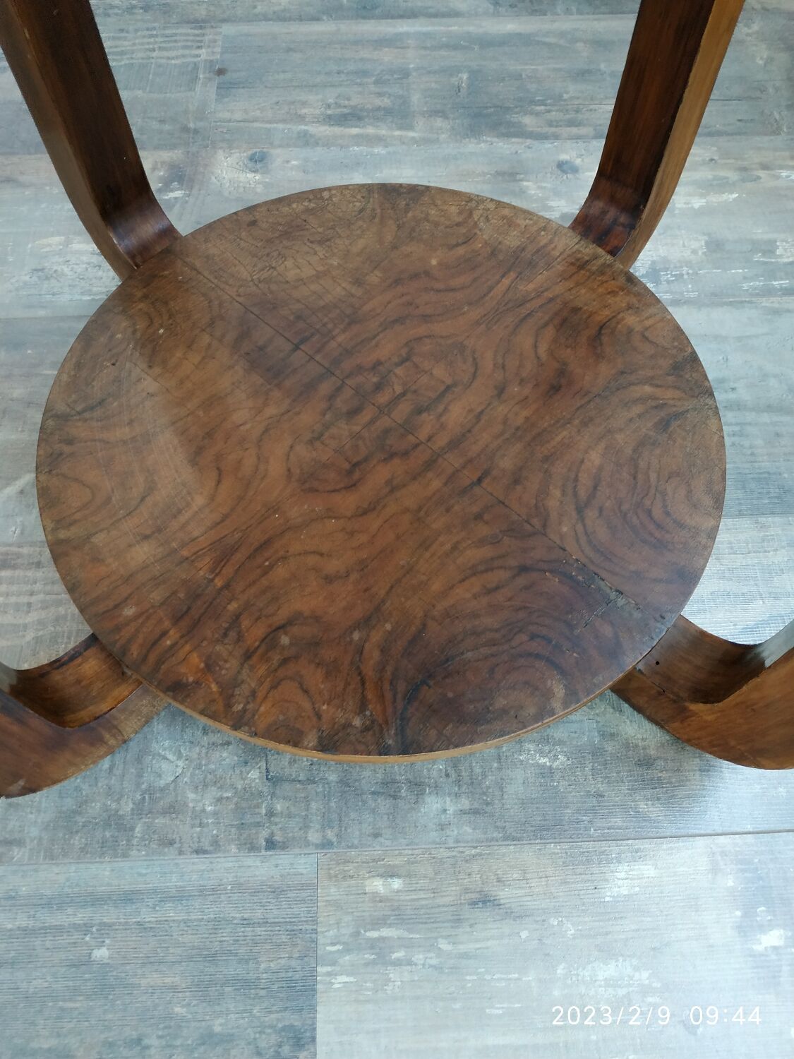 Pedestal table