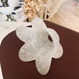 Tulipe en pâte de verre moucheté blanche en forme de fleur