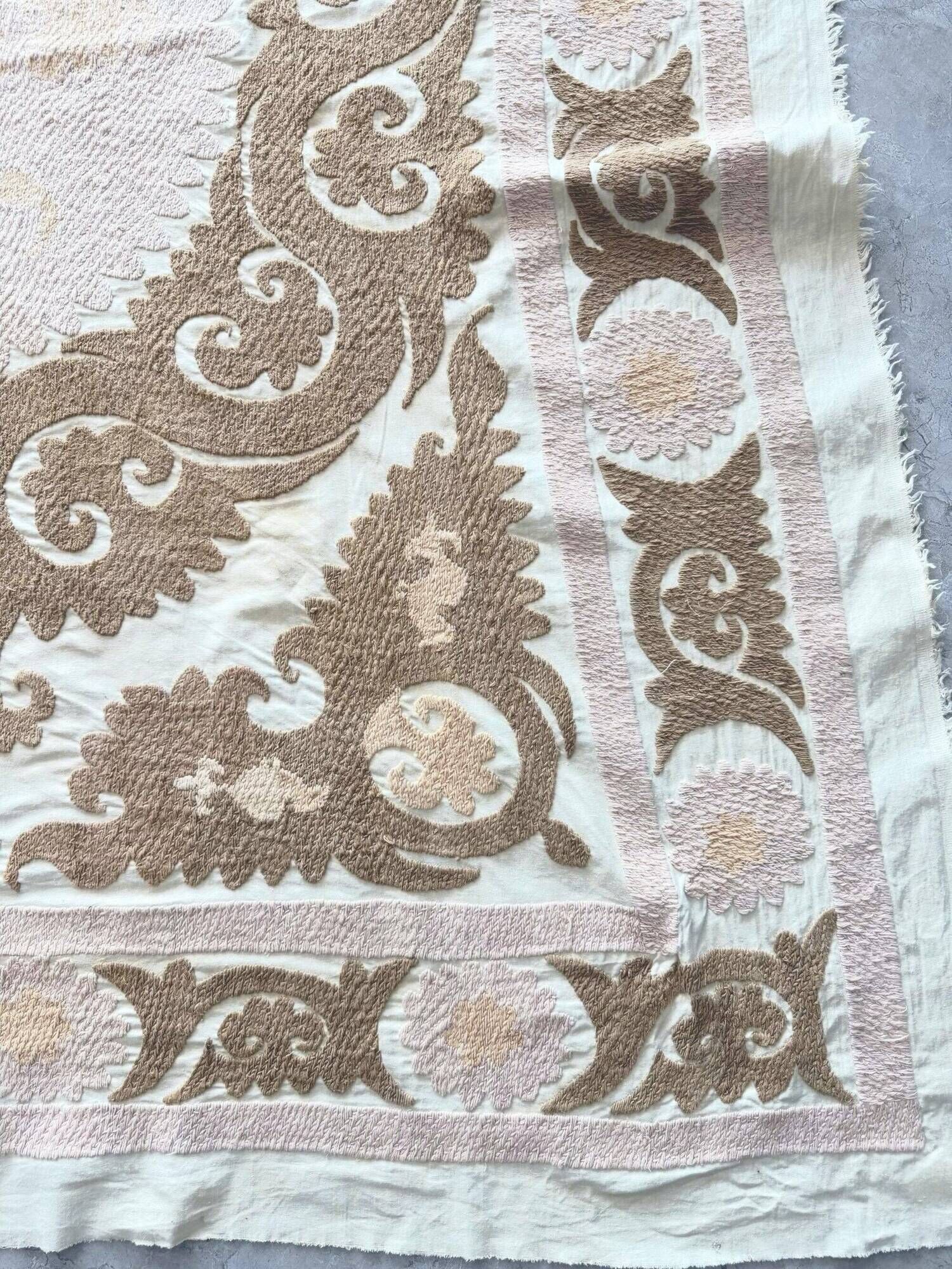 Nappe brodée à la main vintage 134x167 cm