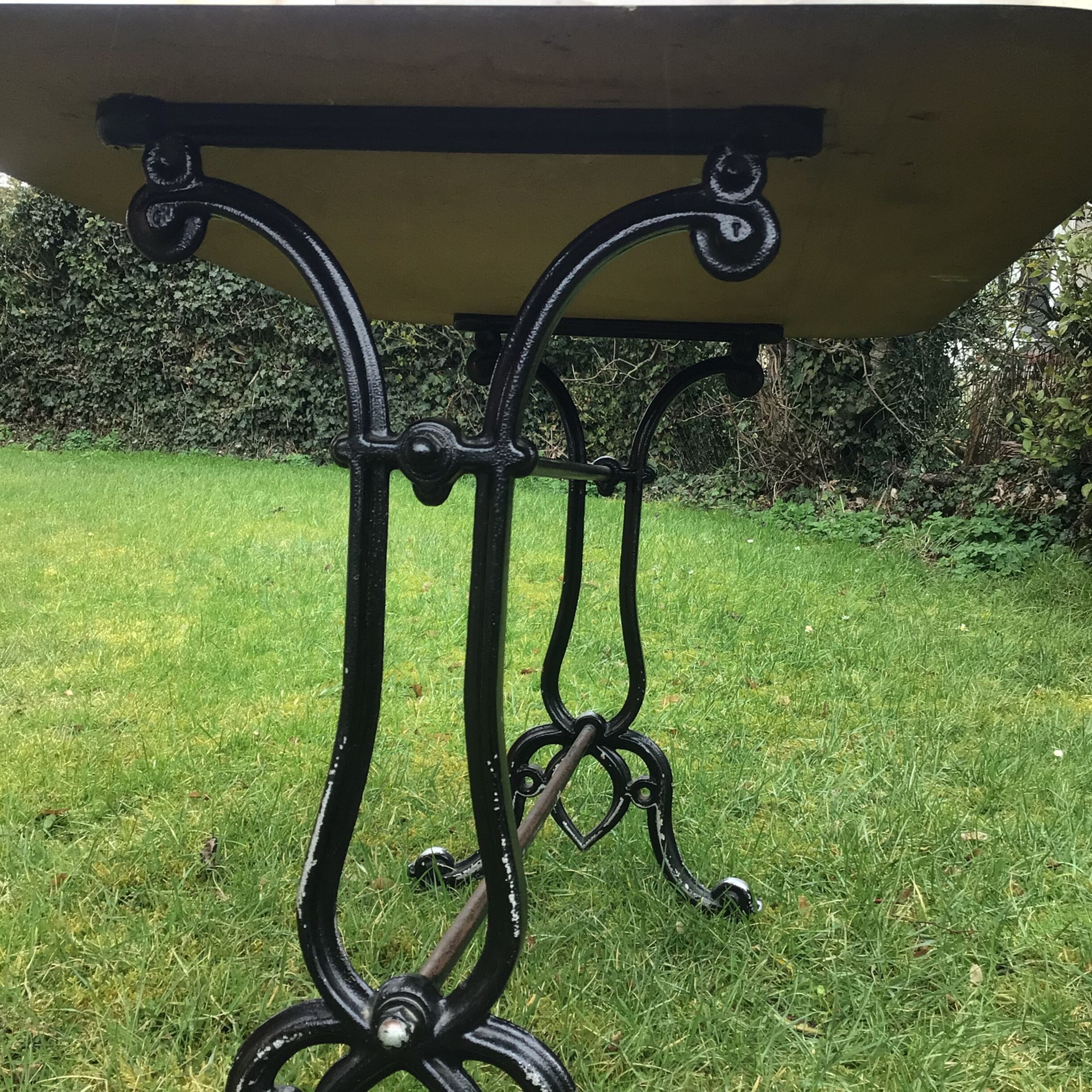 Cast-iron bistro table with marble effect