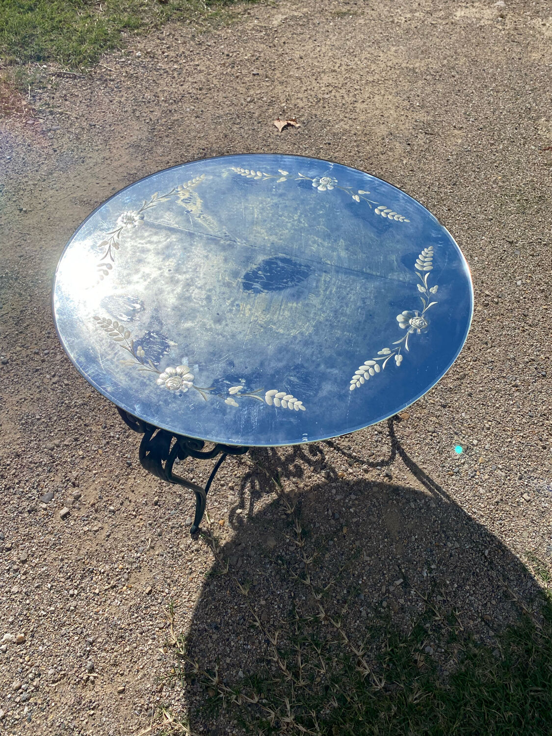 Round coffee table 1950