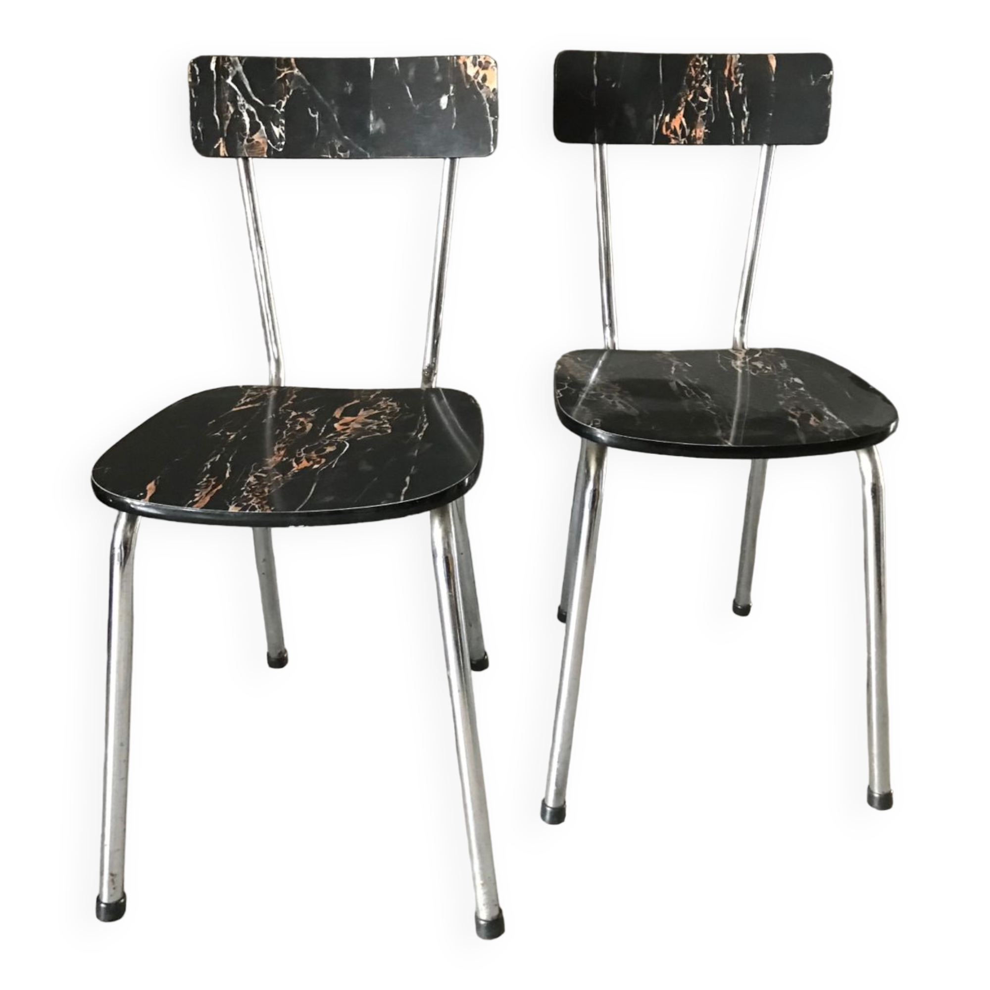 Chaises en Formica noir marbré