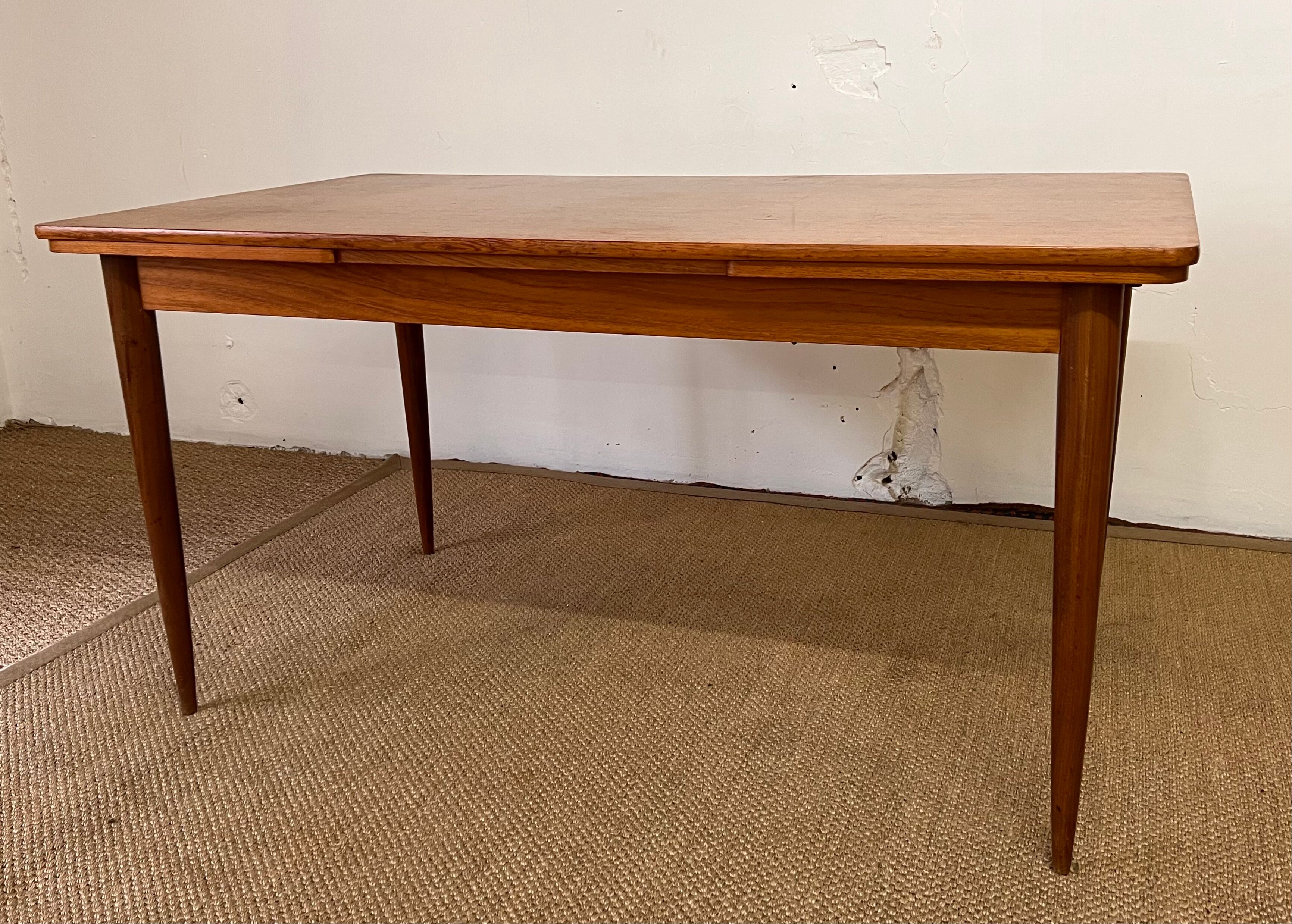Vintage extendable table
