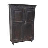 Armoire en teck laqué noire