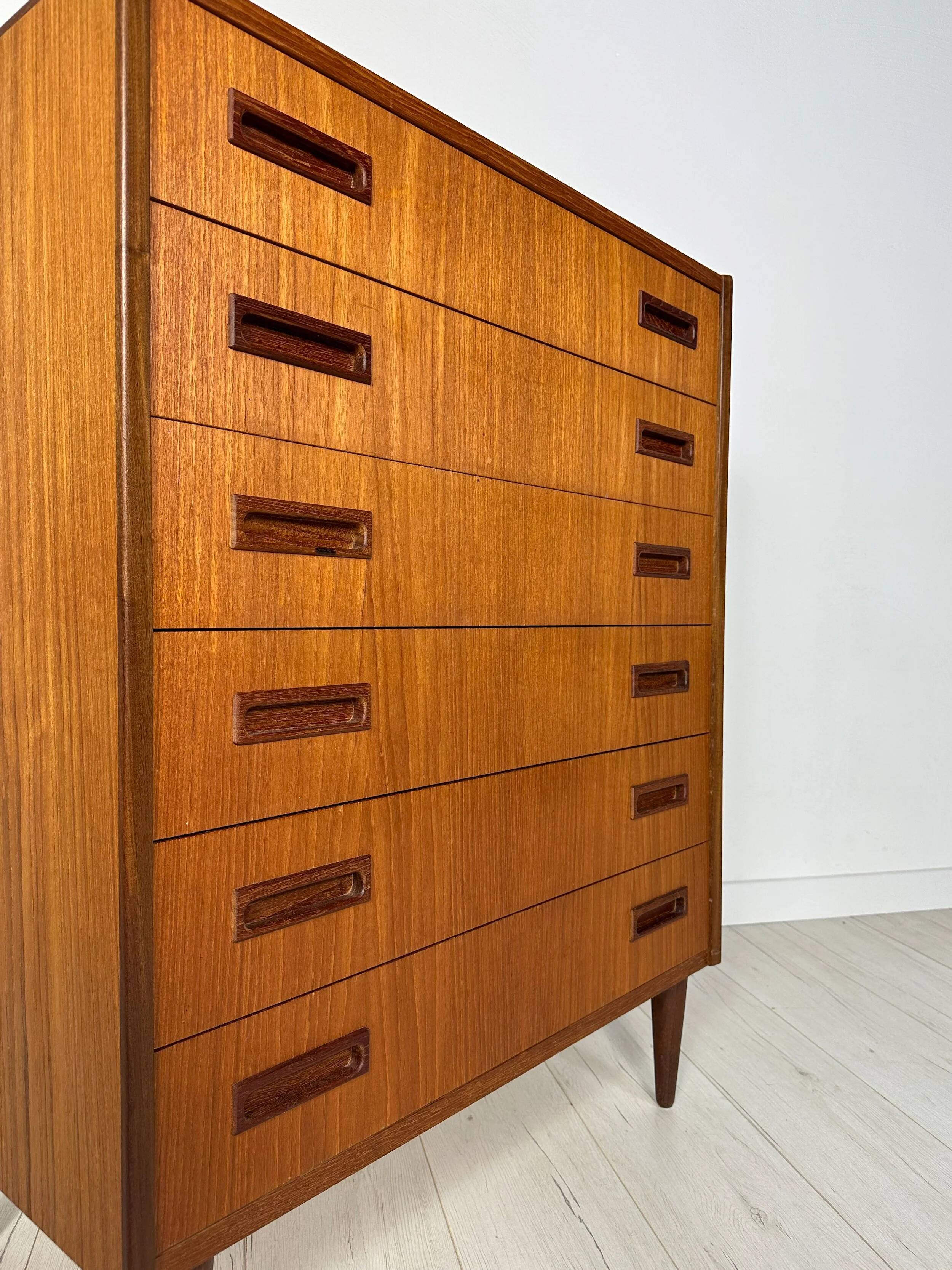 1960s Vintage Minimalistic Mid-Century Danish Teak Dresser