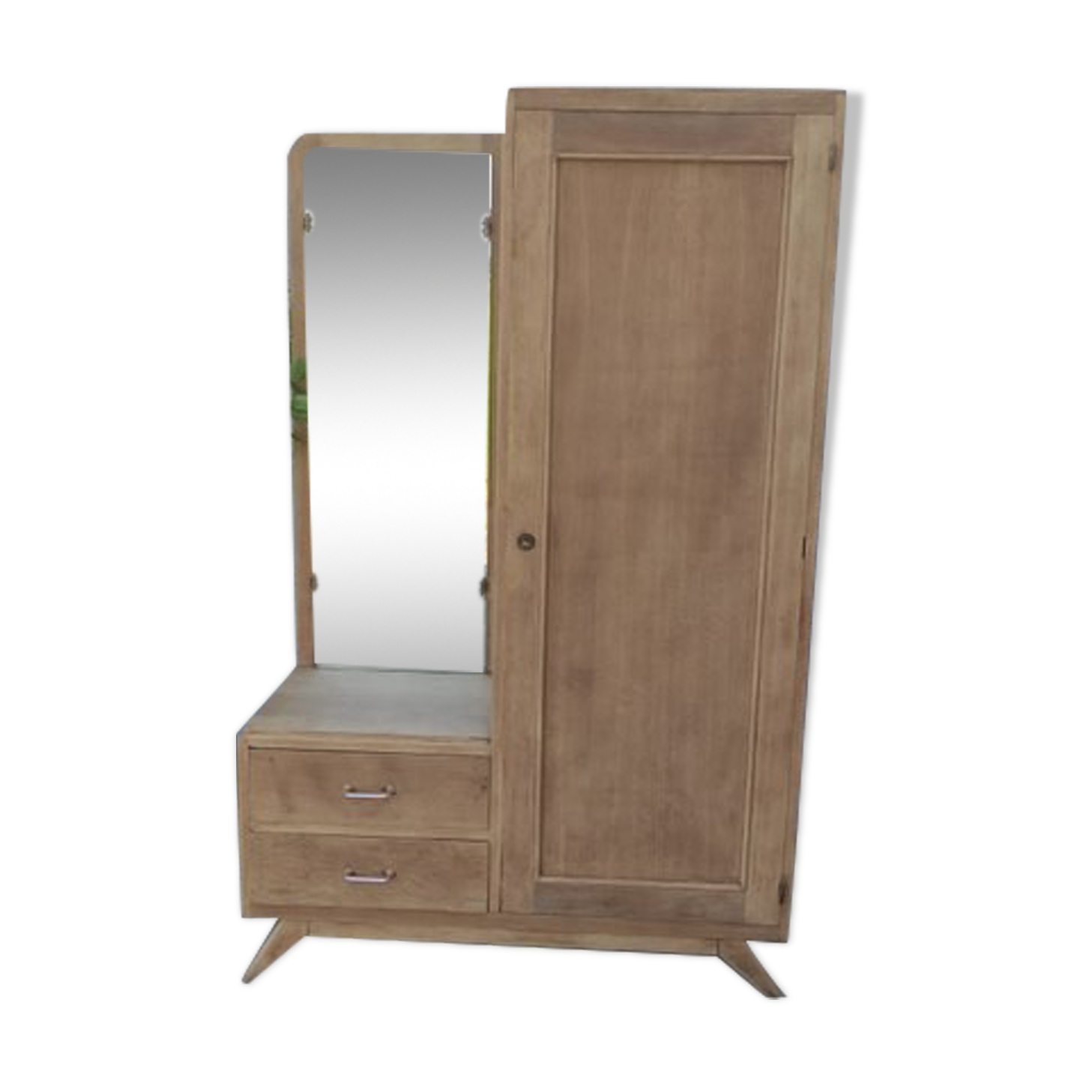 Asymmetrical cabinet