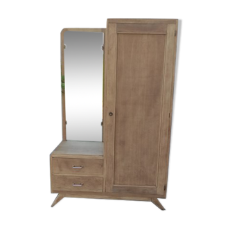 Asymmetrical cabinet