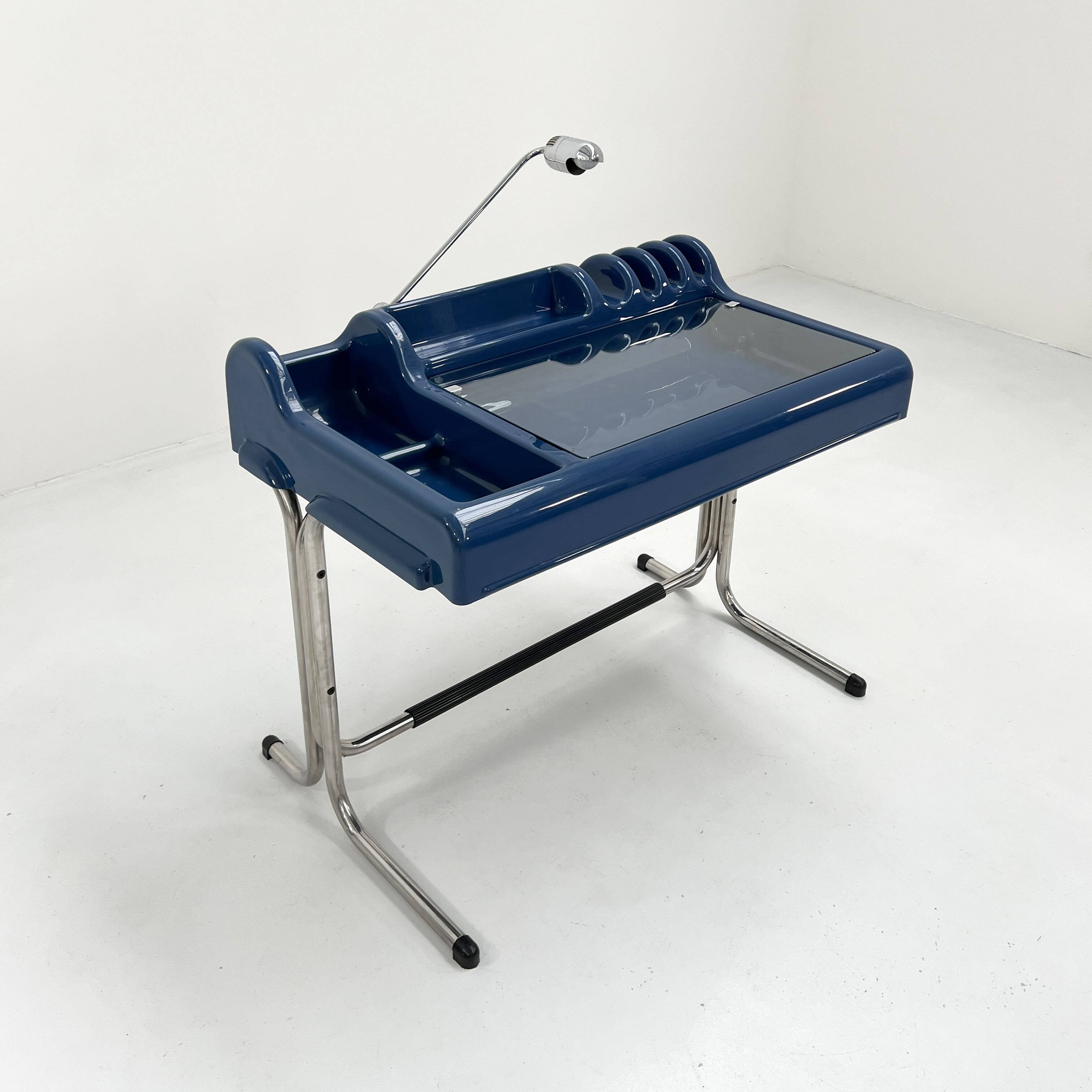 Orix blue desk by vittorio parigi & nani prina for molteni, 1970