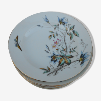 Lot de douze assiettes creuses en porcelaine