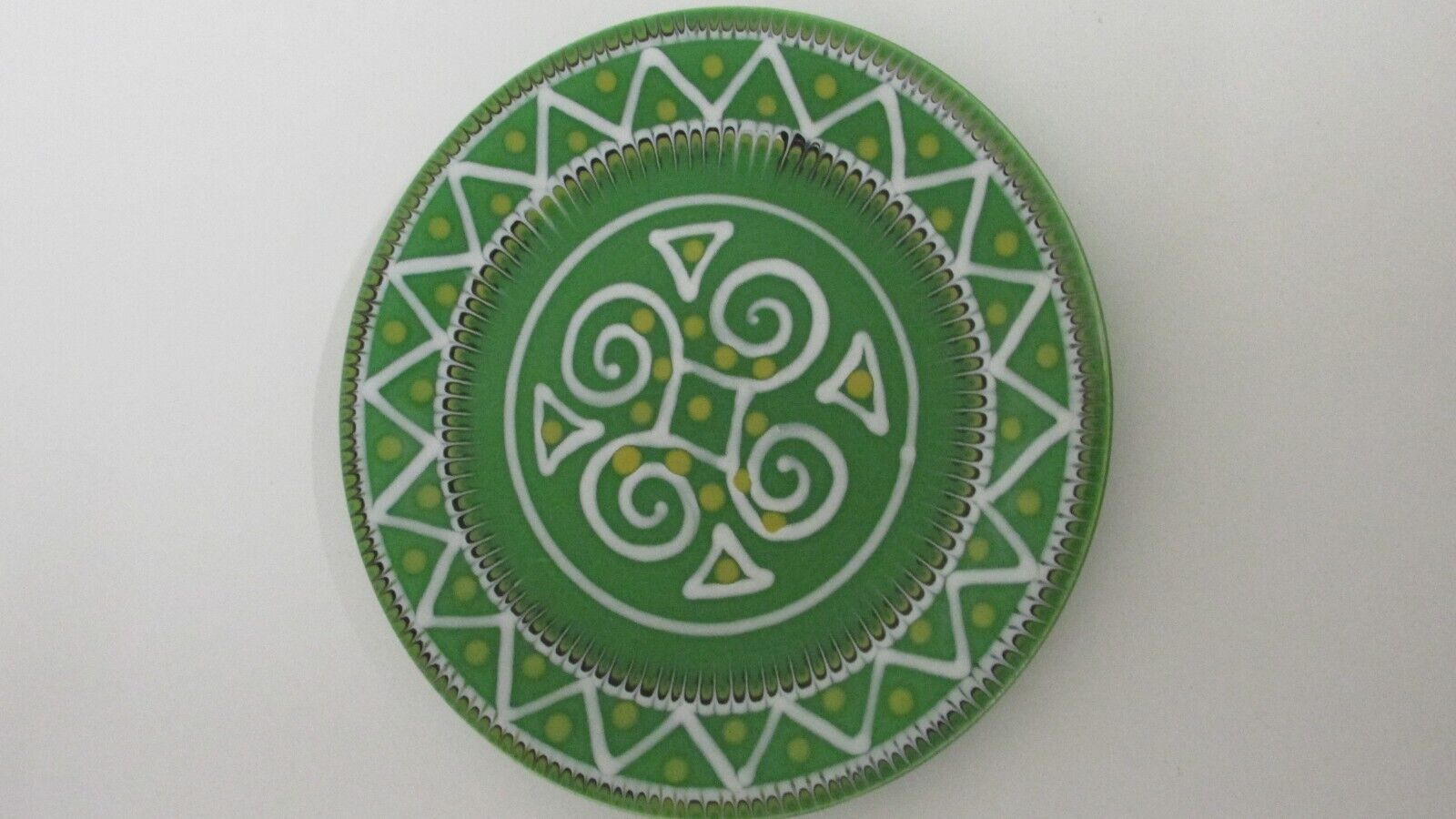 Set of 2 dessert plates britain " tryskell celtic symbol "