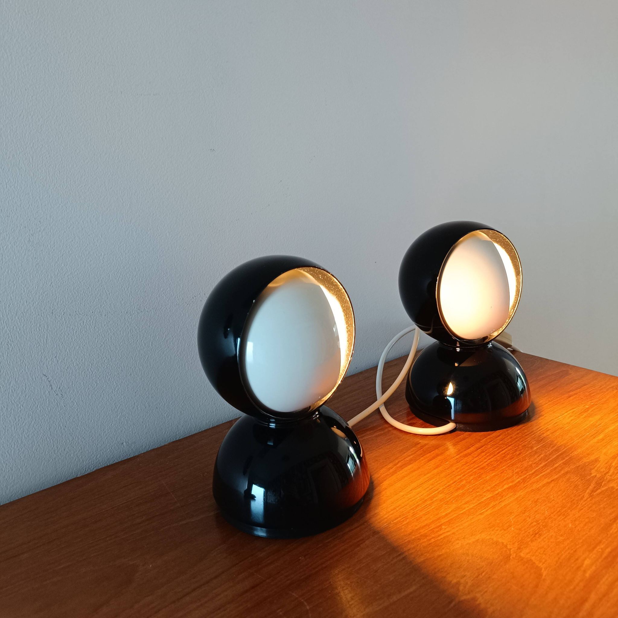 Set of 2 vintage black and white Eclisse lamps - Magistretti for Artemide