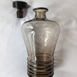 Carafe en verre fumé gravée