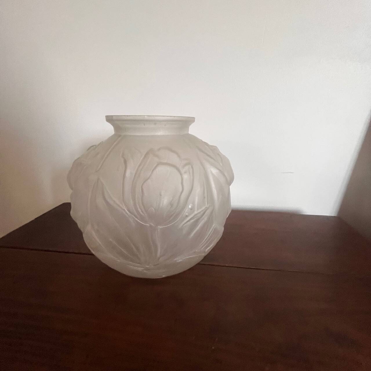 Round vase decorated with tulips