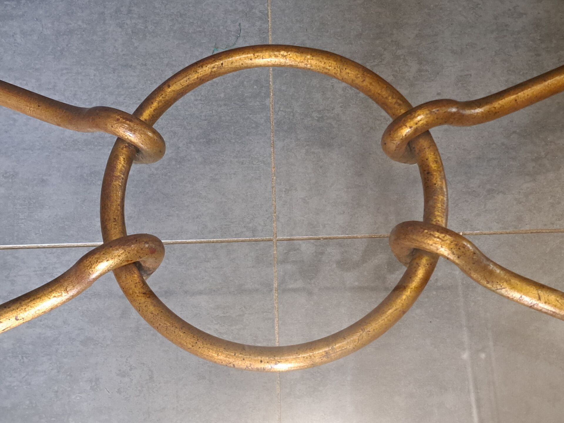 Table basse Hermes de G. Banci en métal doré