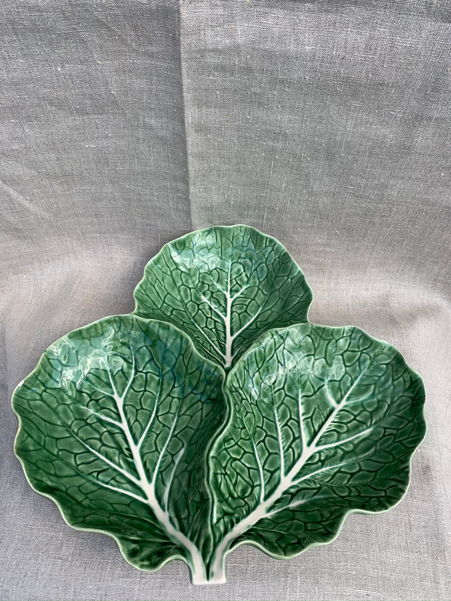 Dish dabbling 3 cabbage leaves