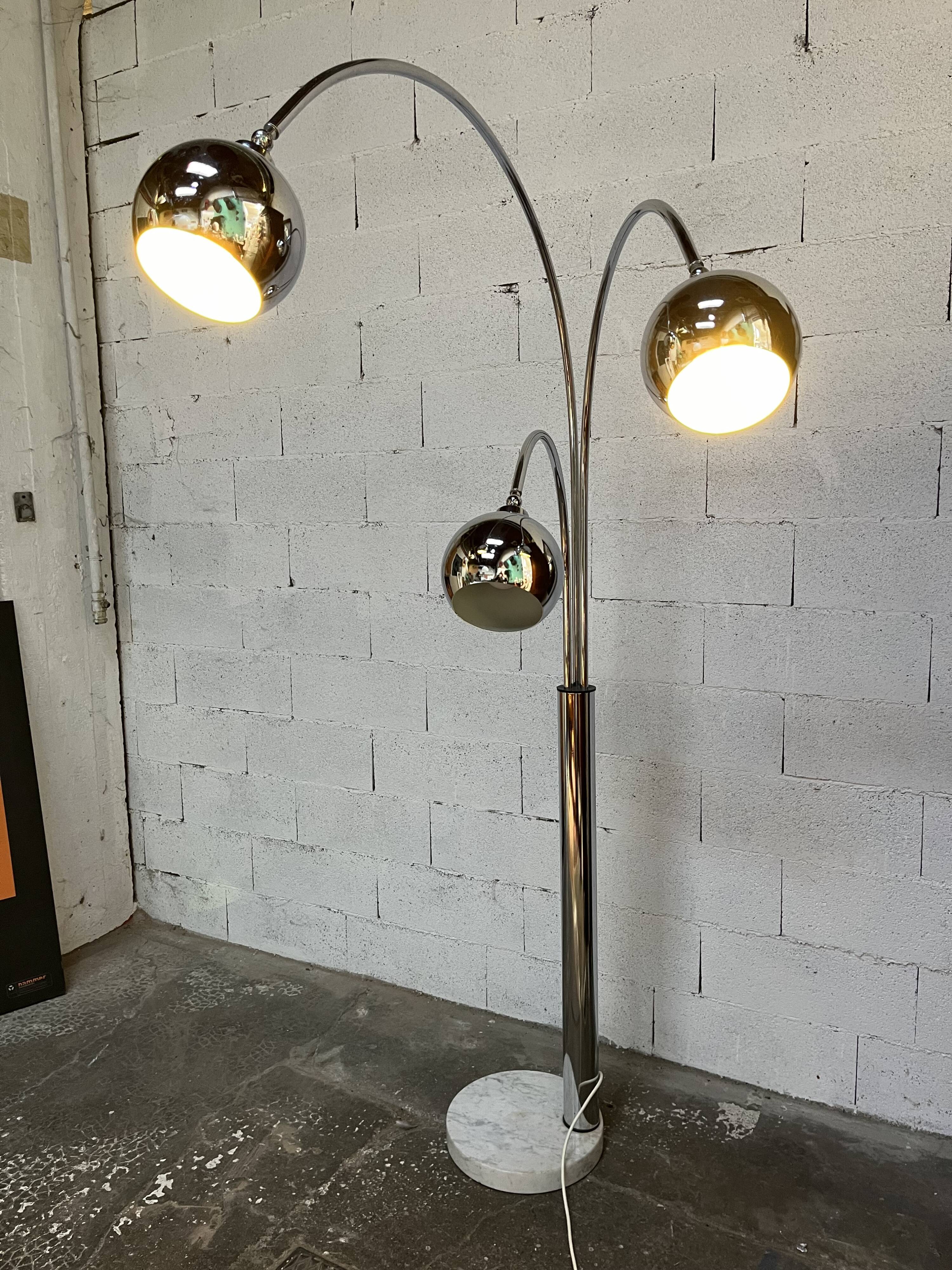Lily of the valley floor lamp 1970 design Goffredo Reggiani
