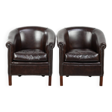 Set of two cowhide club armchairs in good condition with a English design