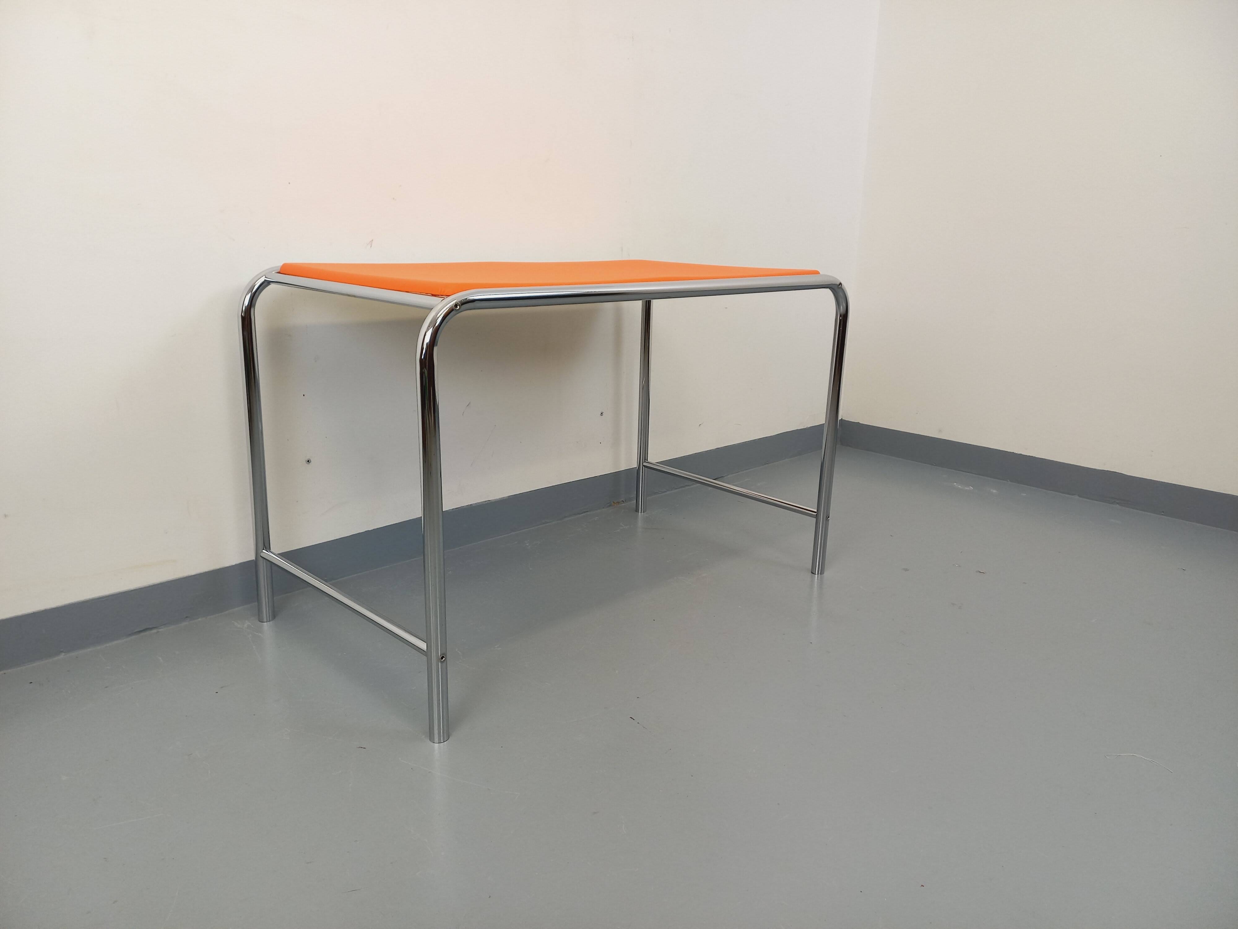 Bureau vintage en skai orange et chrome des années 70