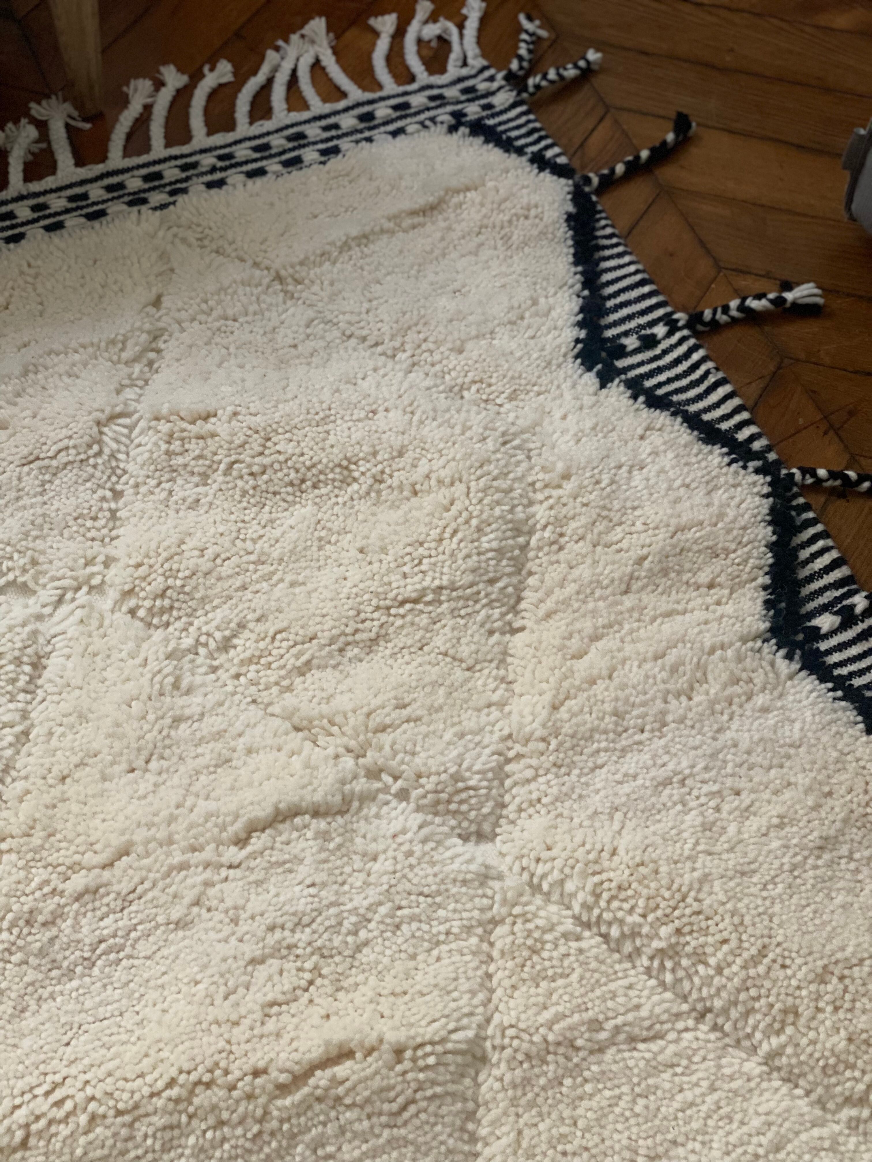 Moroccan Berber carpet beni Ouarain zanafi white and black diamonds 160x250cm