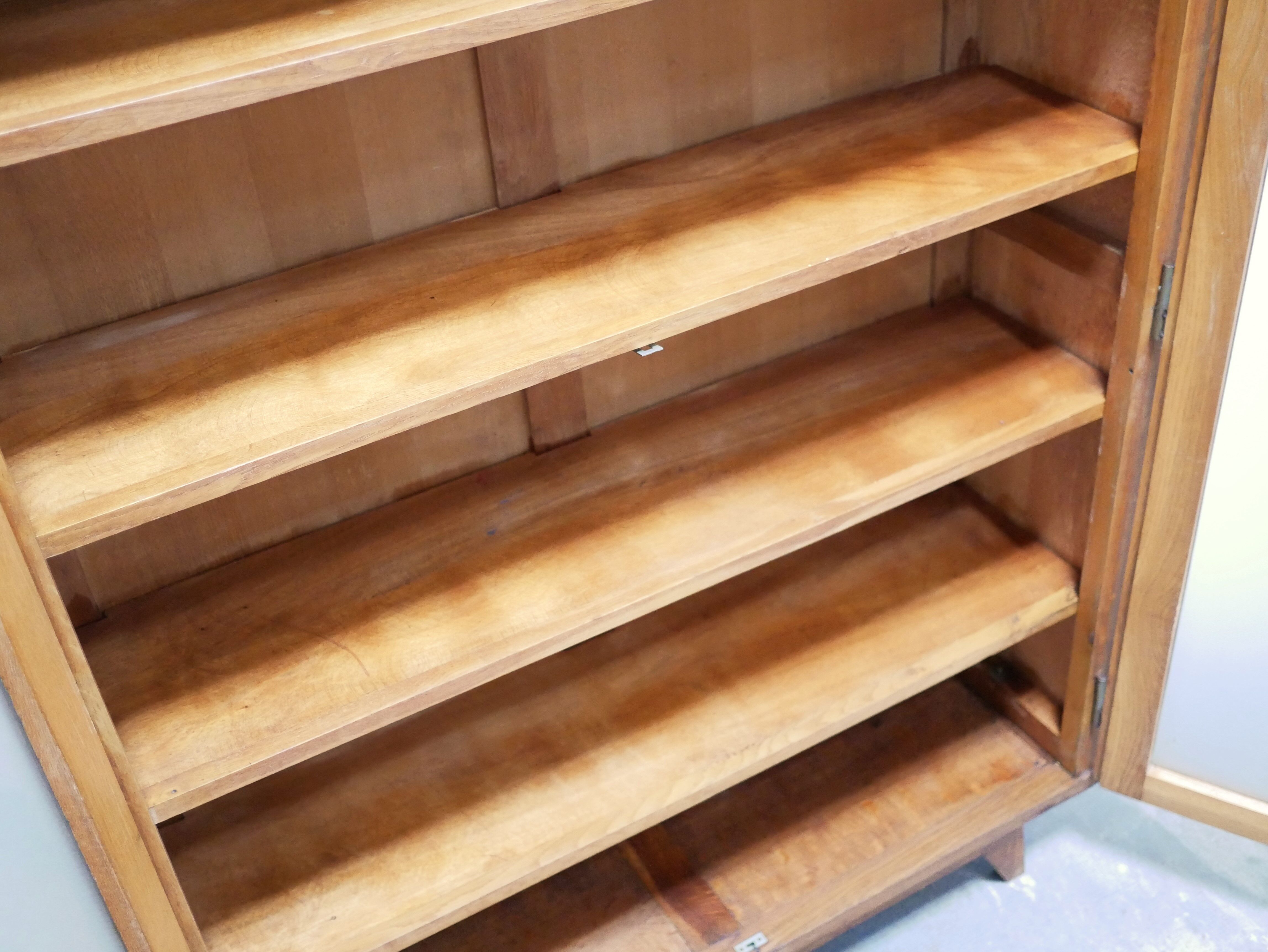 Bibliothèque vitrée vintage en bois