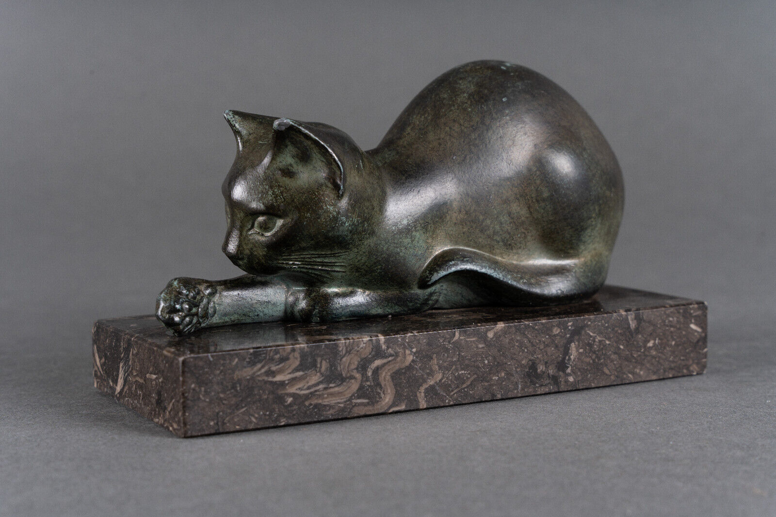 Art deco cat in regule by m. font green patina 1930 marble base