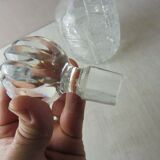 Ancienne carafe en cristal taillé, décor étoiles