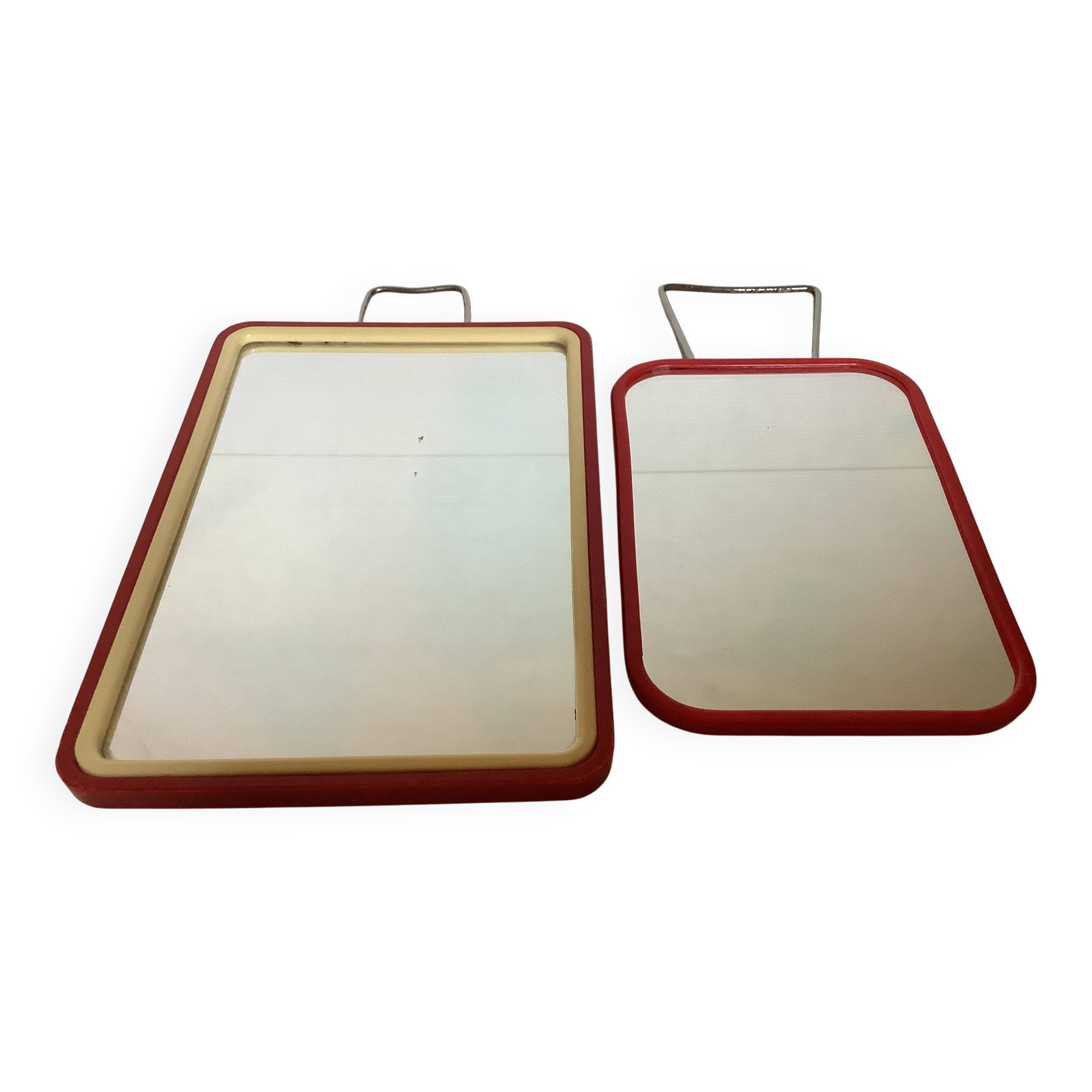 Paire de petits miroirs rouges style barbier