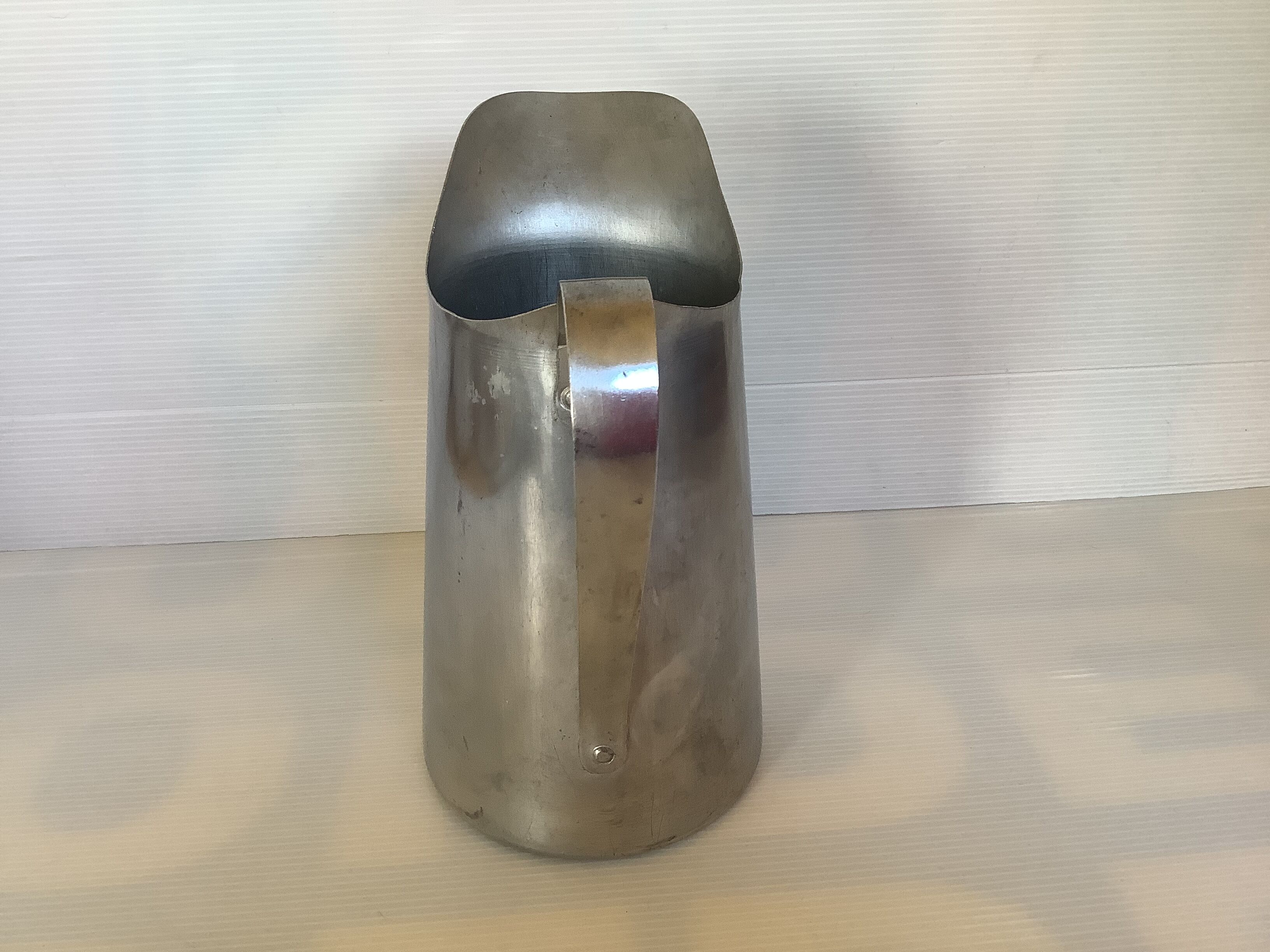 Ancien pichet aluminium tournus unis France