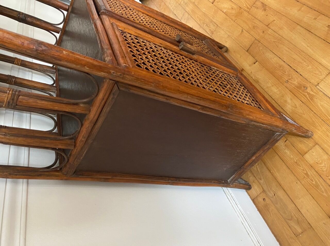 Étagère en rotin vintage