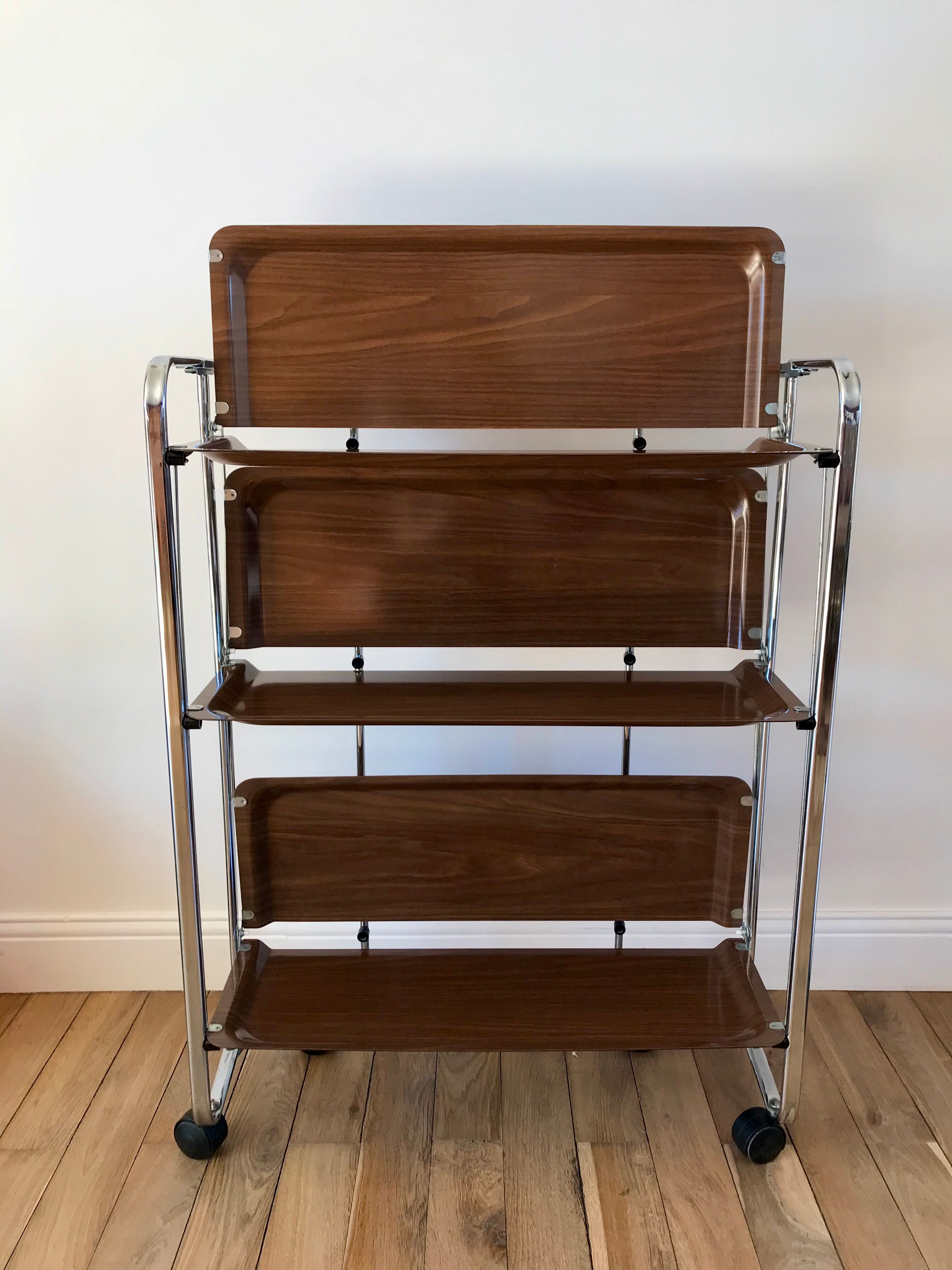 Service in formica and folding chrome 70s