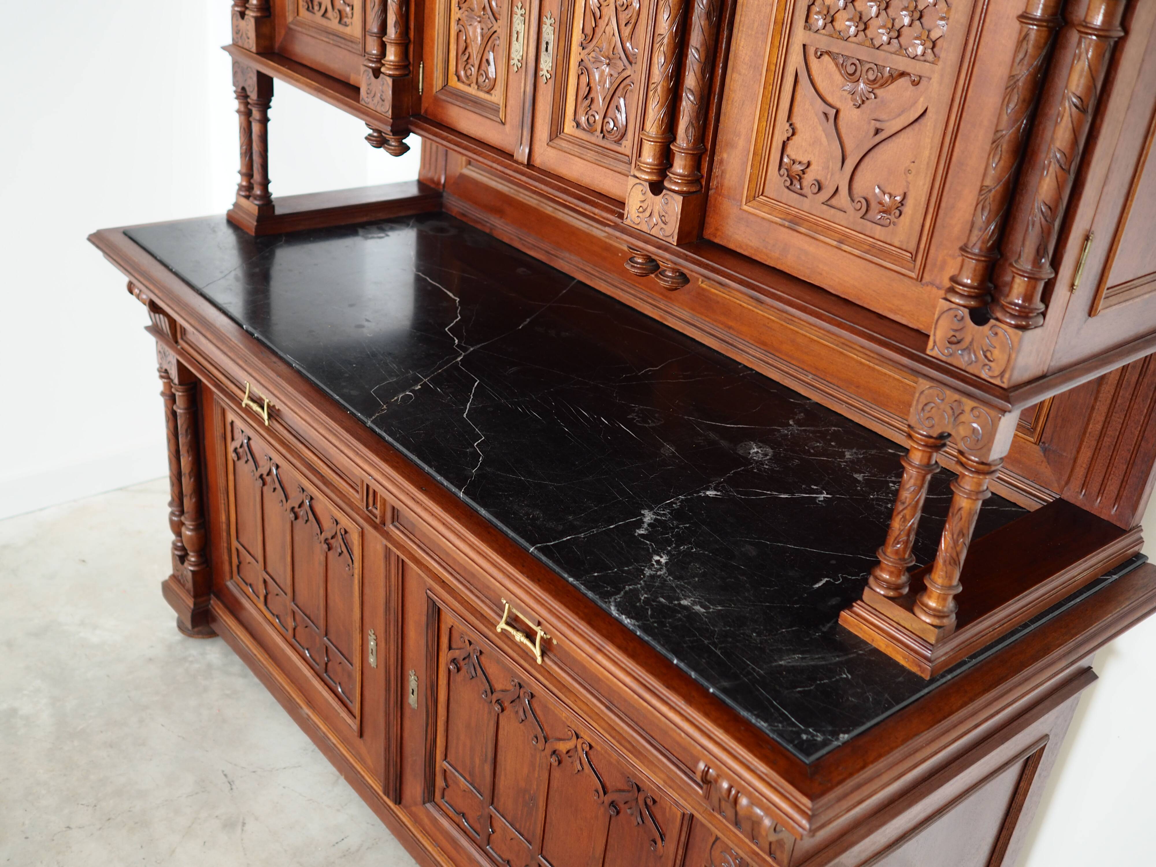 Armoire, vaisselier en chêne, Allemagne première moitié du XXème s.