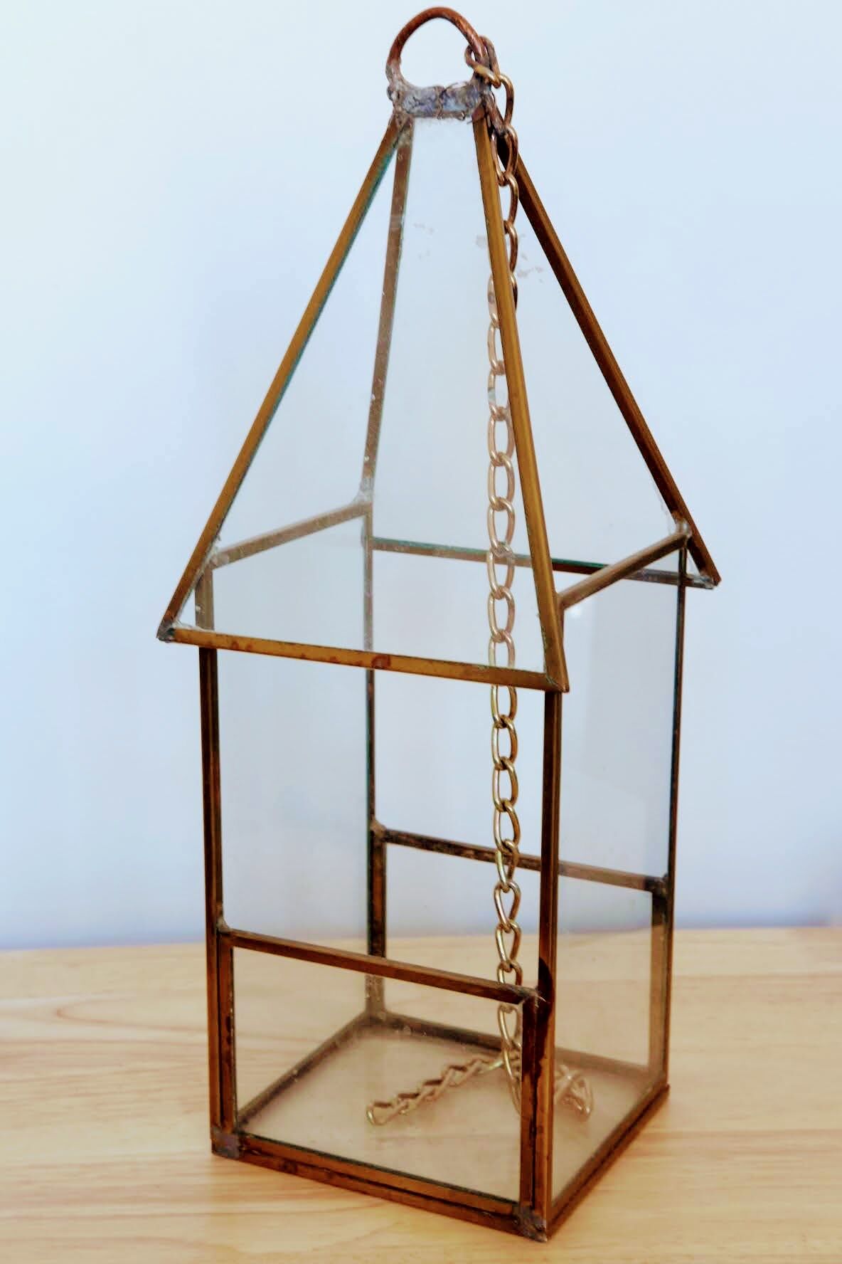 Serre en forme de petite maison