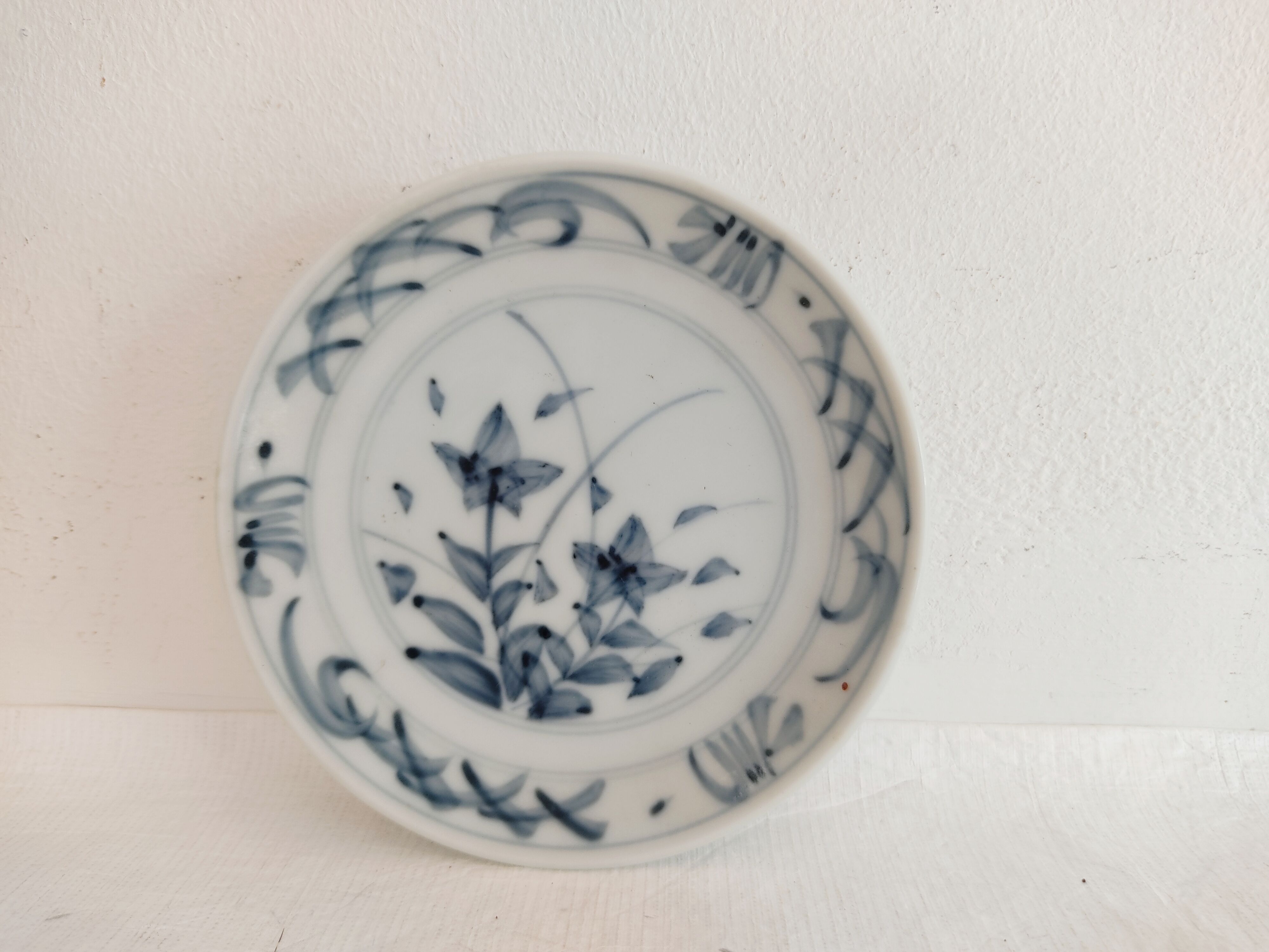 Asian saucer decoration blue white 19th century