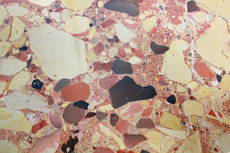 Small display cabinet in blonde mahogany veneer, Louis XVI style – 19th century.